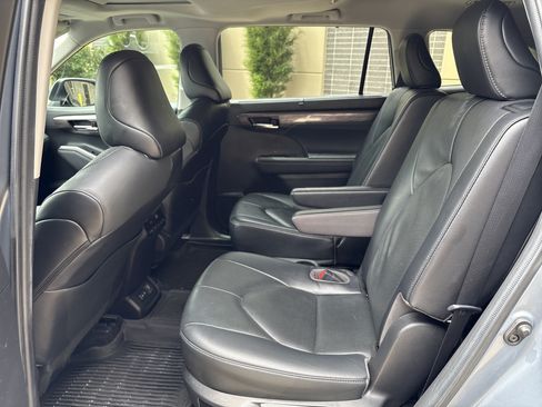 Used 2022 Toyota Highlander Limited AWD/4WD image 31