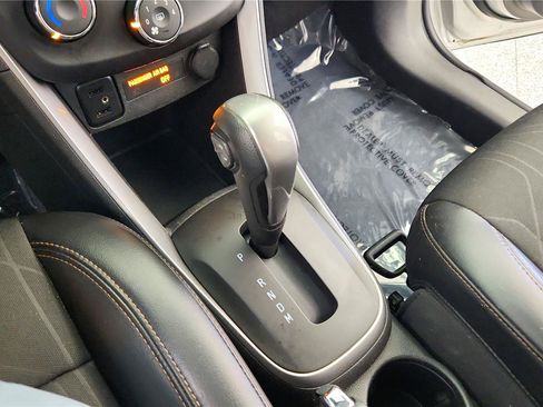 Used 2019 Chevrolet Trax LT w/ LT Convenience Package FWD image 27