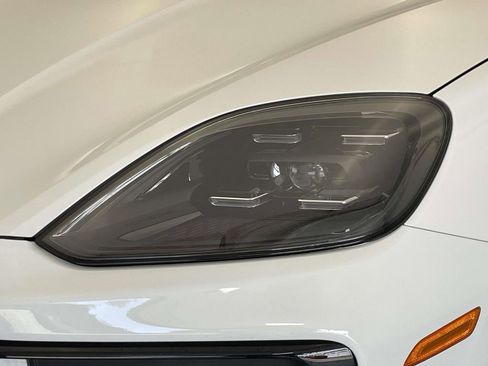 Used 2024 Porsche Cayenne image 15