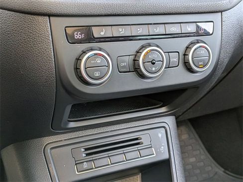 Used 2014 Volkswagen Tiguan SEL image 23