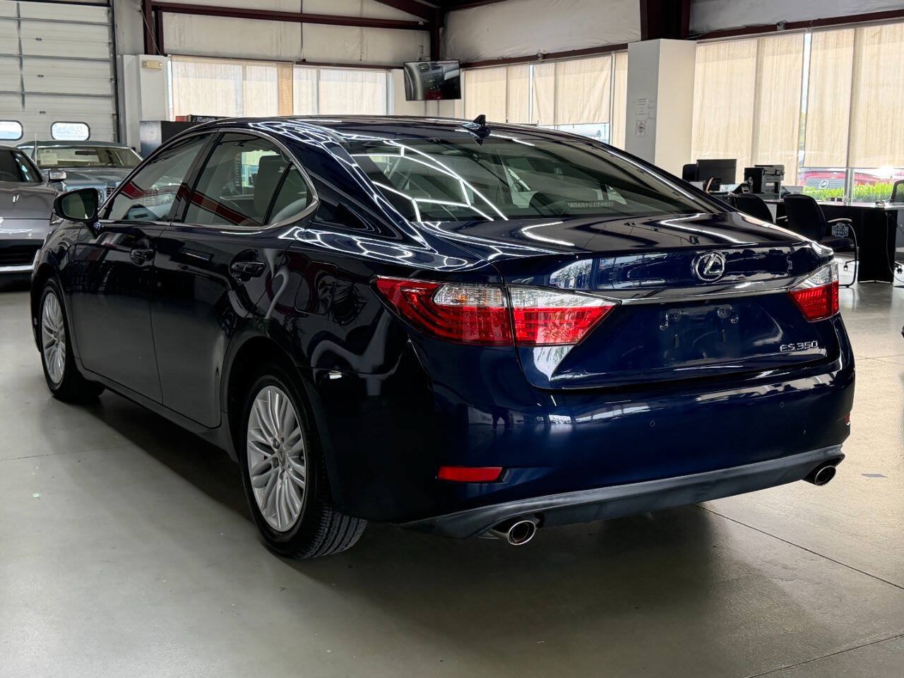 Used 2013 Lexus ES 350 w/ Luxury Pkg FWD image 4