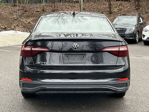 Used 2024 Volkswagen Jetta SE image 4