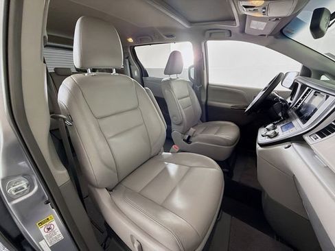 Used 2016 Toyota Sienna XLE image 24