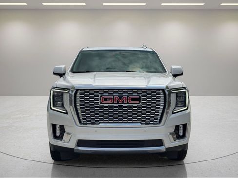 Used 2022 GMC Yukon Denali w/ Denali Premium Package AWD/4WD image 8