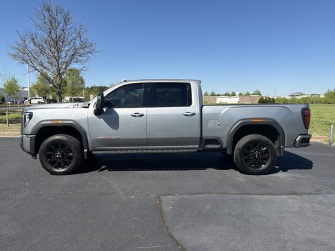 Used 2025 GMC Sierra 2500 AT4 w/ AT4 Premium Plus Package AWD/4WD image 7