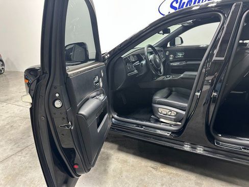 Used 2018 Rolls-Royce Ghost RWD image 18