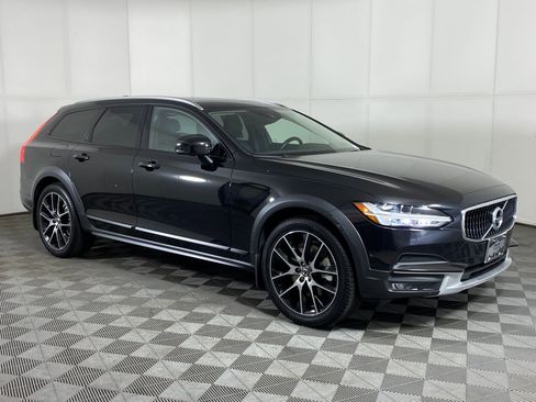 Used 2018 Volvo V90 T6 Cross Country w/ Convenience Package image 6