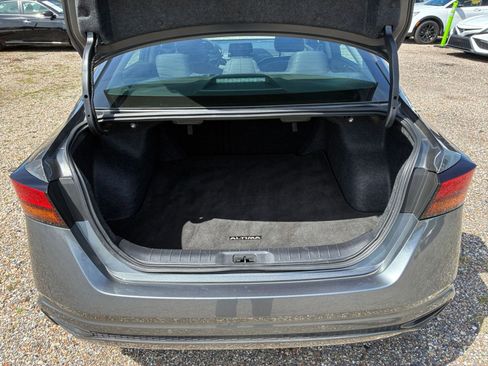 Used 2025 Nissan Altima 2.5 SV FWD image 25