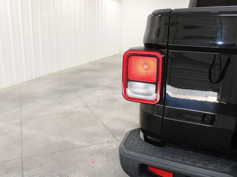 Used 2023 Jeep Gladiator Sport image 22