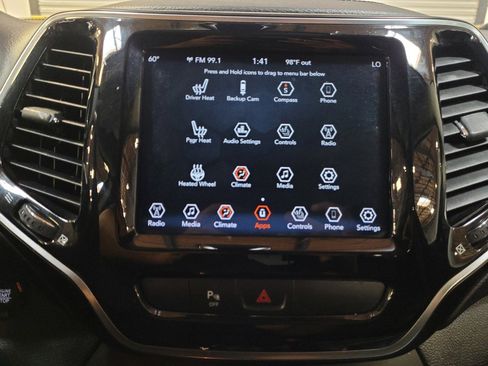 Used 2019 Jeep Cherokee Limited FWD image 25