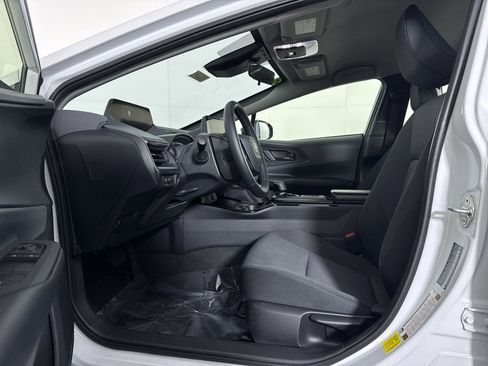 Used 2025 Toyota Prius LE image 5