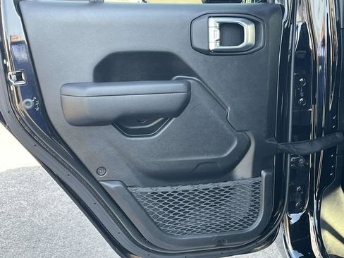 Used 2024 Jeep Gladiator Sport AWD/4WD image 16