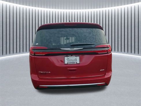 New 2026 Chrysler Pacifica Select image 9