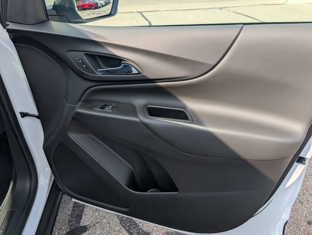 Used 2024 Chevrolet Equinox LT w/ LPO, Floor Liner Package FWD image 5