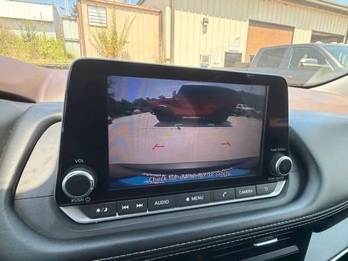 Used 2023 Nissan Rogue S AWD/4WD image 24