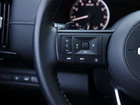 Used 2025 Nissan Pathfinder SV FWD image 13