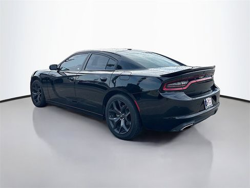 Used 2020 Dodge Charger SXT w/ Blacktop Package image 5