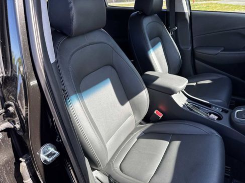 Used 2022 Hyundai Kona Limited image 22