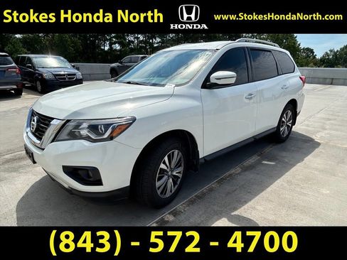Used 2020 Nissan Pathfinder SV AWD/4WD image 2