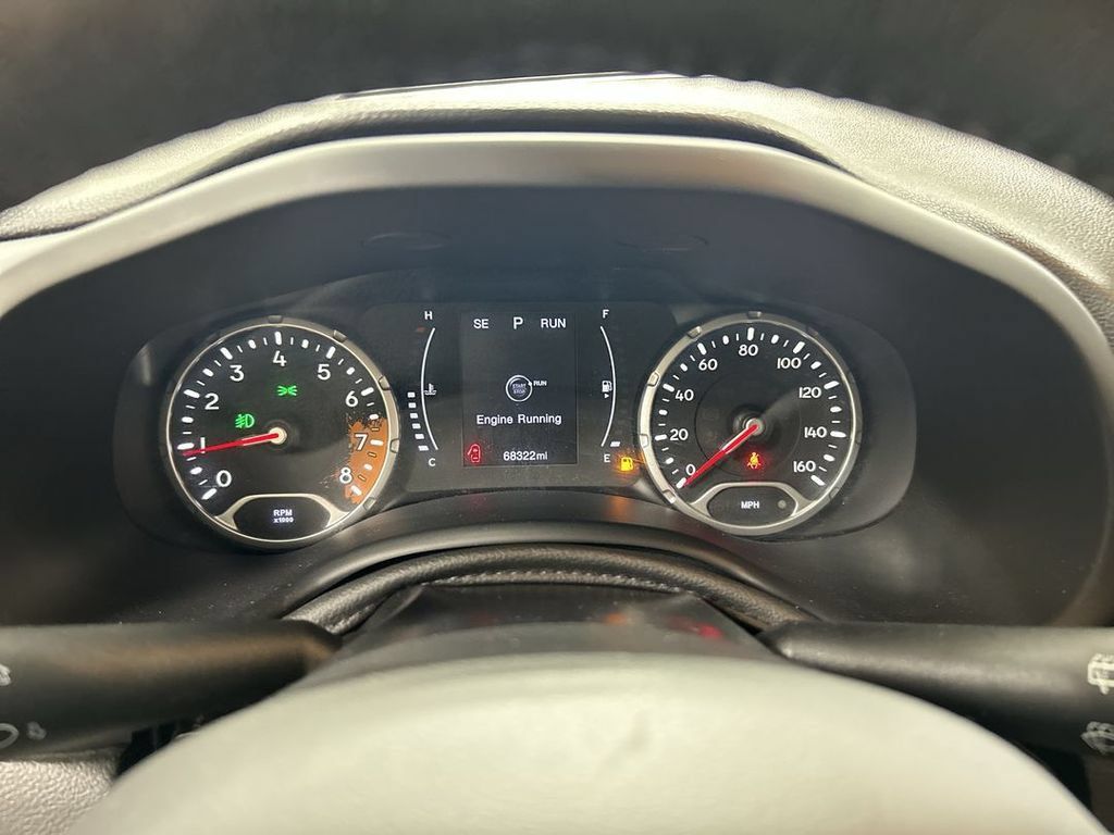 Used 2017 Jeep Renegade Altitude AWD/4WD image 13