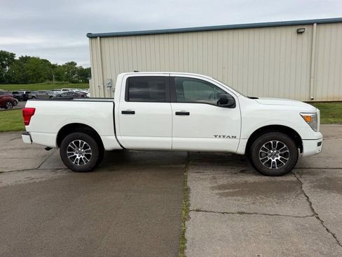 Used 2023 Nissan Titan SV AWD/4WD image 2