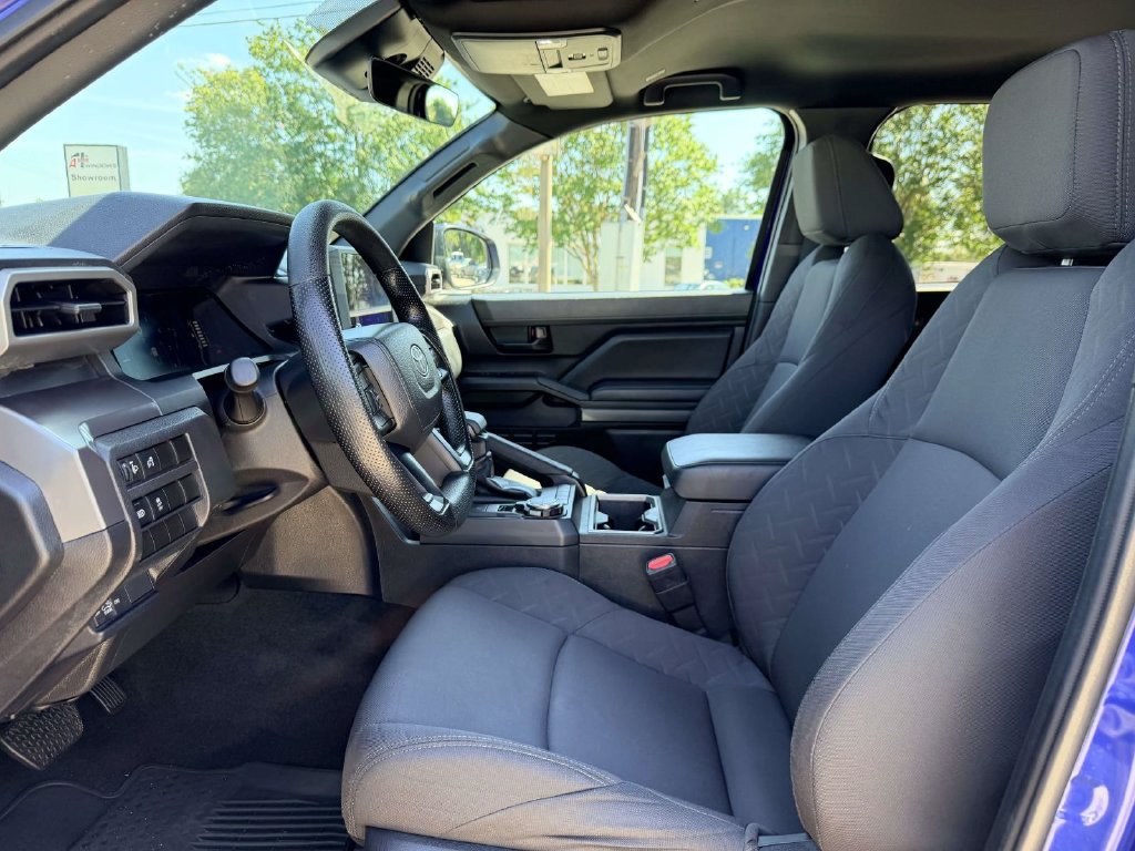 Certified 2025 Toyota Tacoma SR5 AWD/4WD image 19