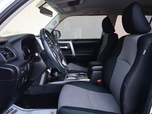 Used 2016 Toyota 4Runner SR5 AWD/4WD image 16