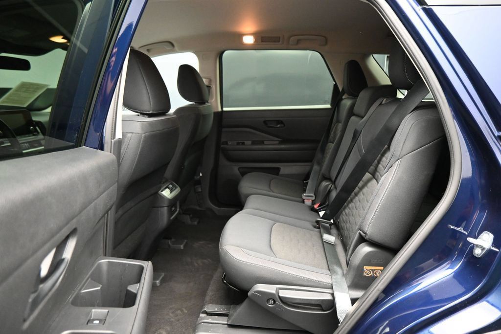 Used 2025 Nissan Pathfinder SV AWD/4WD image 26