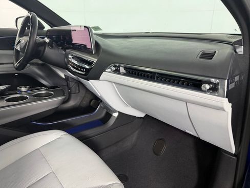 Used 2024 Cadillac Lyriq Luxury RWD image 33