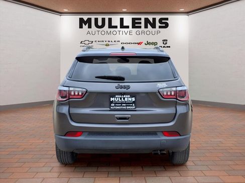 Used 2019 Jeep Compass Latitude FWD image 6
