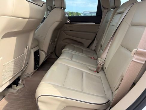 Used 2017 Jeep Grand Cherokee Overland AWD/4WD image 10
