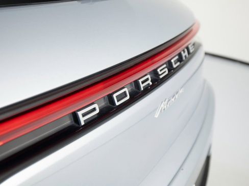 Certified 2021 Porsche Macan image 39