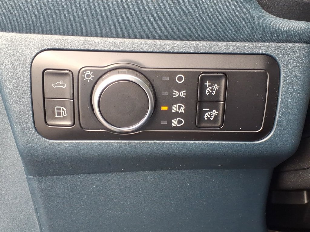 Certified 2025 Ford Maverick XL FWD image 17