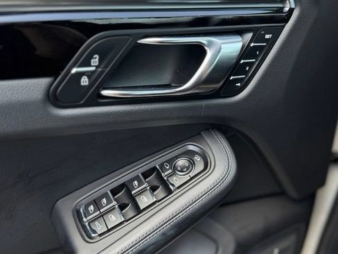 Certified 2022 Porsche Macan AWD/4WD image 14
