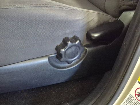 Used 2017 Toyota Tacoma TRD Sport w/ Tow Package (A/T) image 15