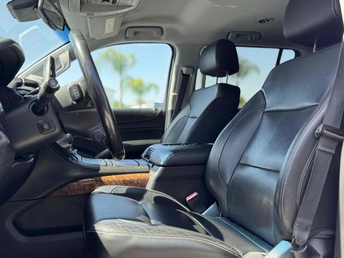 Used 2018 Chevrolet Suburban Premier image 15