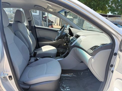 Used 2012 Hyundai Accent GLS FWD image 10