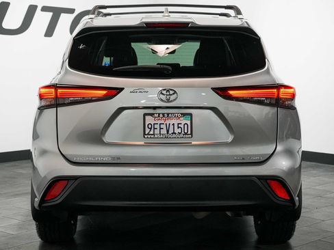 Used 2023 Toyota Highlander XLE AWD/4WD image 5