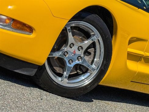 Used 2004 Chevrolet Corvette Convertible w/ Preferred Equipment Group RWD image 9