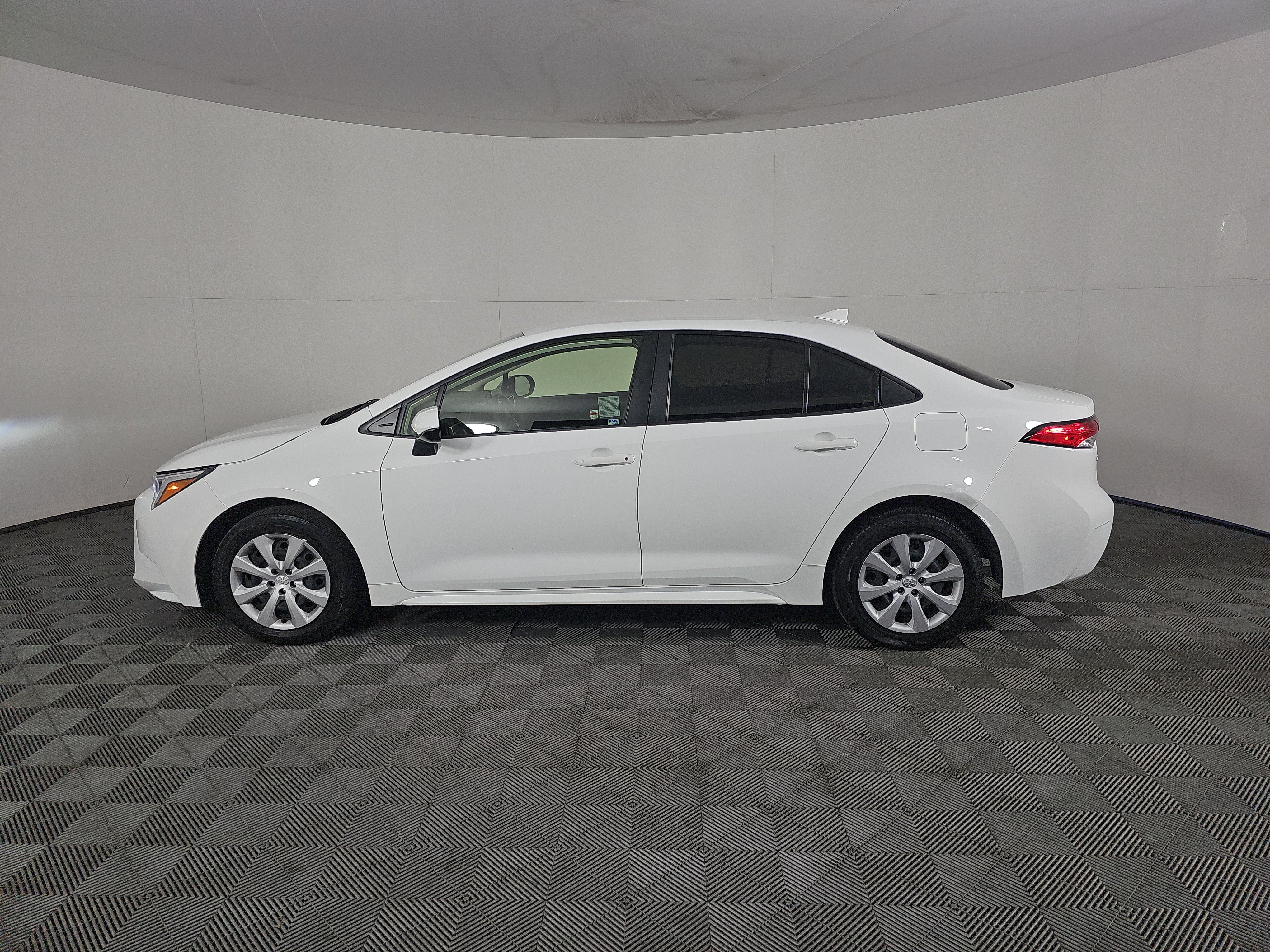 Used 2023 Toyota Corolla LE FWD image 7