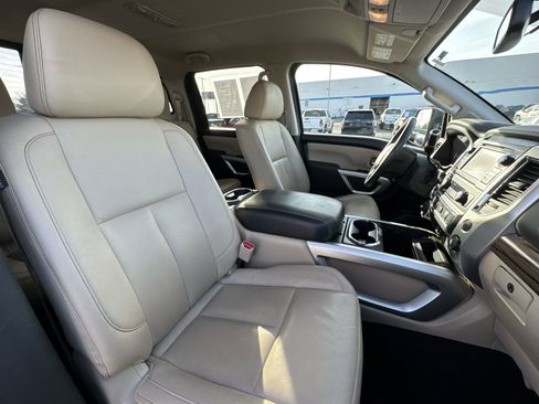 Used 2018 Nissan Titan SL w/ Chrome Package image 24
