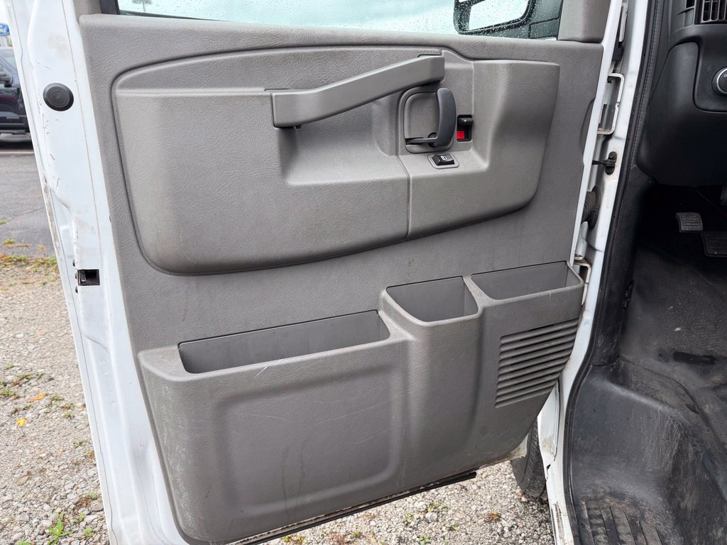 Used 2020 Chevrolet Express 3500 w/ Driver Convenience Package RWD image 15