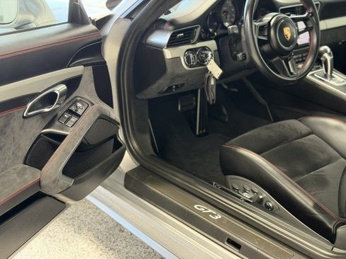 Used 2018 Porsche 911 GT3 RWD image 8