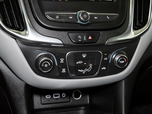 Used 2022 Chevrolet Equinox LS w/ LS Convenience Package FWD image 17