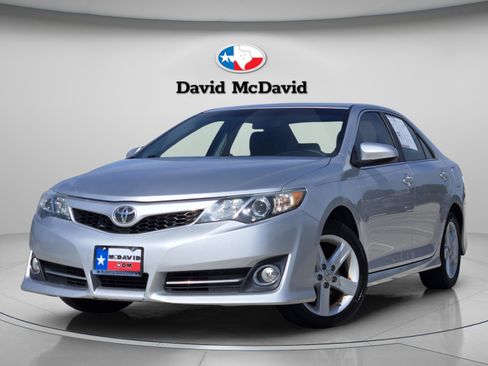 Used 2012 Toyota Camry SE FWD image 1