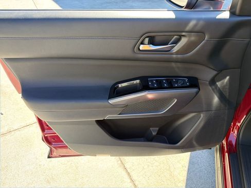 Used 2022 Nissan Pathfinder SL image 16