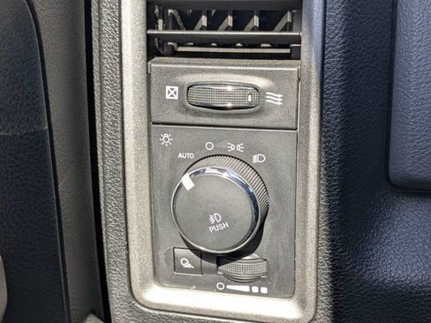 Used 2018 RAM 1500 Express w/ Express Value Package AWD/4WD image 26