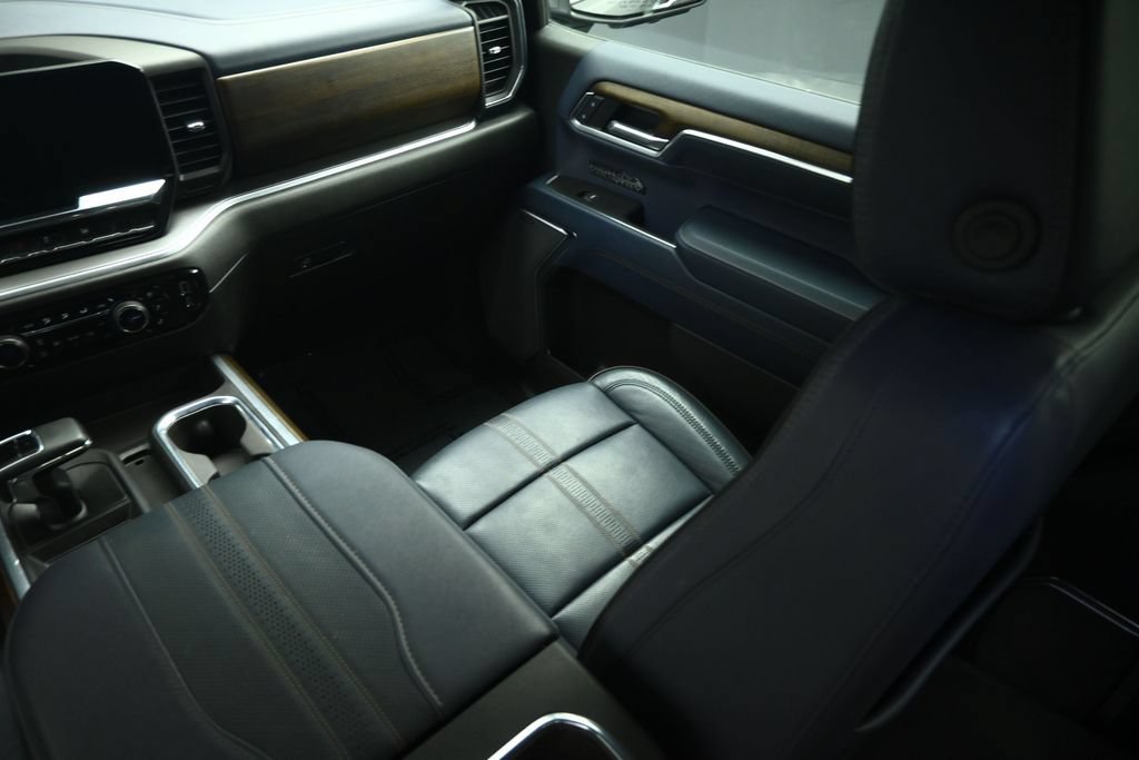 Used 2025 Chevrolet Silverado 1500 High Country w/ Technology Package AWD/4WD image 46
