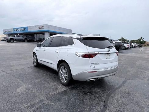Used 2022 Buick Enclave Essence w/ Experience Buick Package FWD image 3