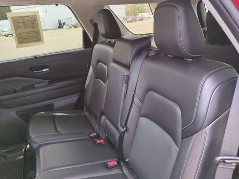 Used 2024 Nissan Pathfinder SL image 23